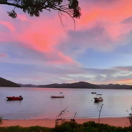 Dangar Beach Studio - Absolute Beach Front Villa Dangar Island Bagian luar foto